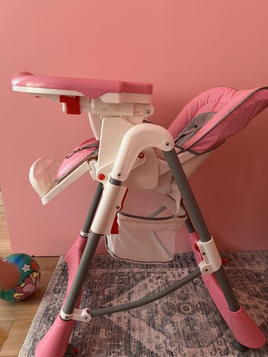 Бебешки стол за хранене на дете