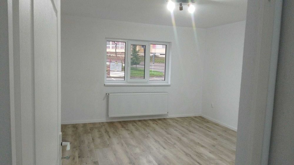 Închiriez mansardă cu 3 camere, 2 băi, un hol și o terasă