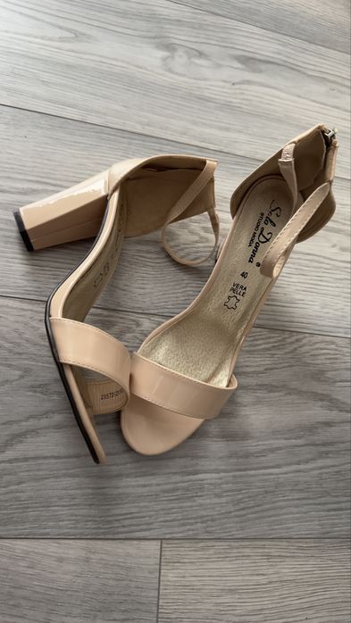 Sandale dama cu toc, elegante, crem