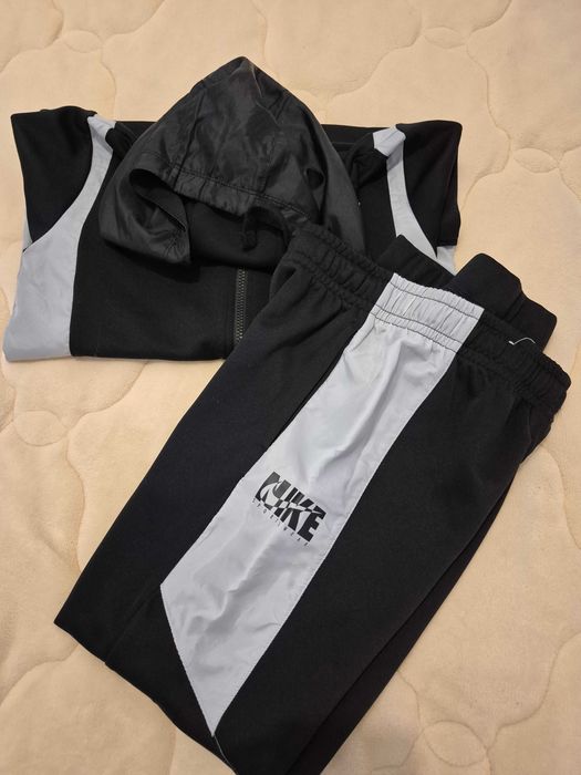 Trening fete Nike, aproape nou, stare ff buna, Coresi, Brasov, 150 lei