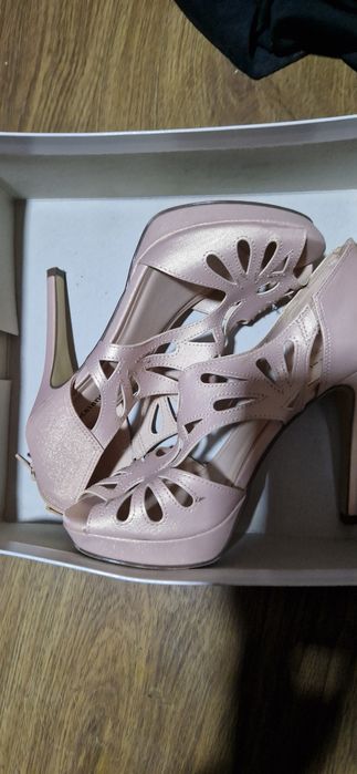 Sandale marimea 36