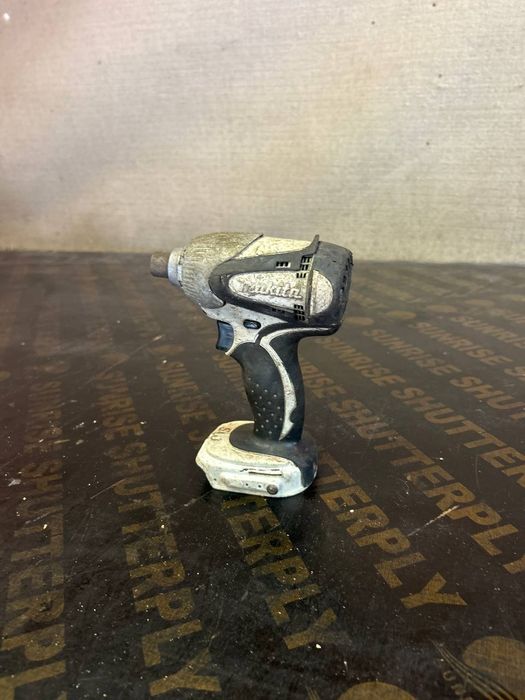 Тяло макита MAKITA 18 вилата литиеви батерии импактор винтоверт