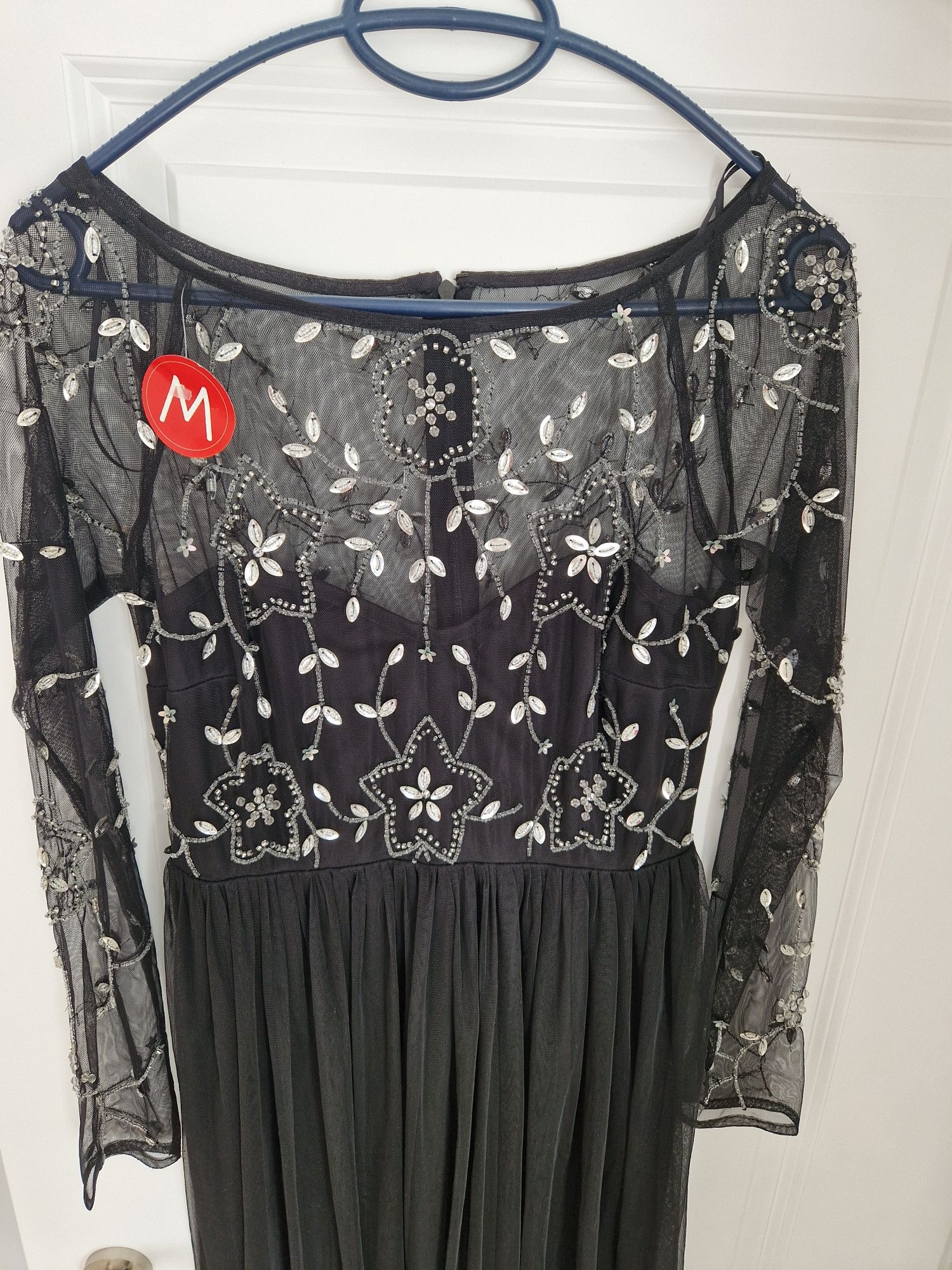 Rochie lunga neagra si cu aplicatii