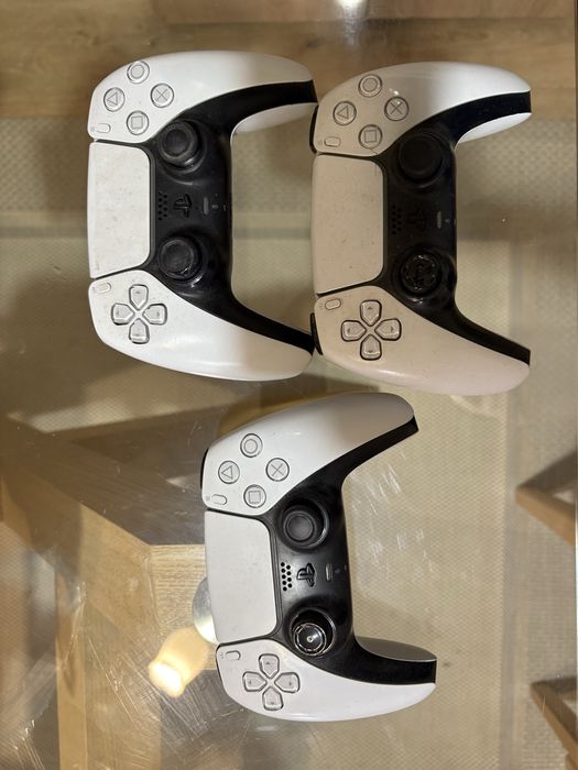 PlayStation 5 (Disc Version) + 3 джойстика + FIFA 25 подарък