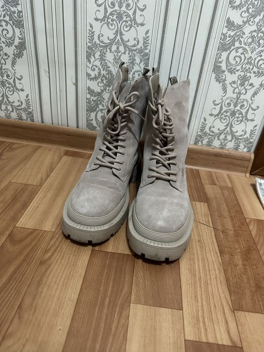 Стильные зимние ботинки ZARA