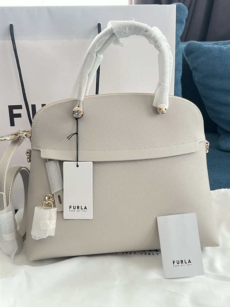 Furla Classic в бяло и зелено.100%оригинал..Със сериен номер,етикети