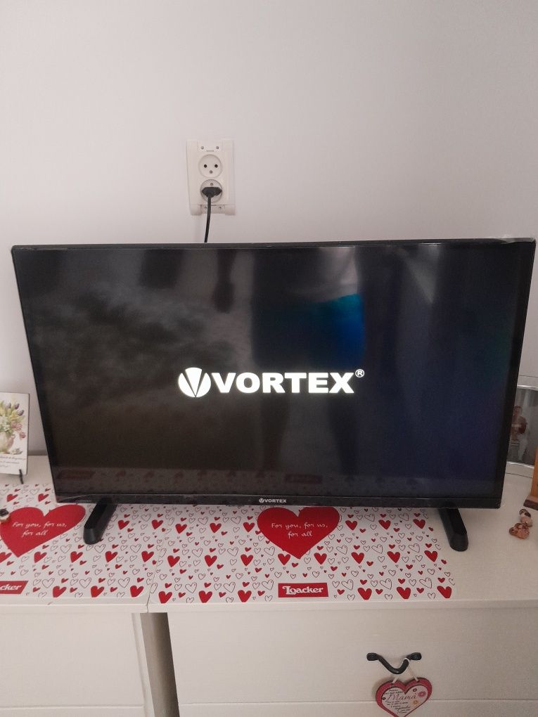 TELEVIZOR NOU LED HD VORTEX V32v750 Garanție Diagonala 81 cm Trimit