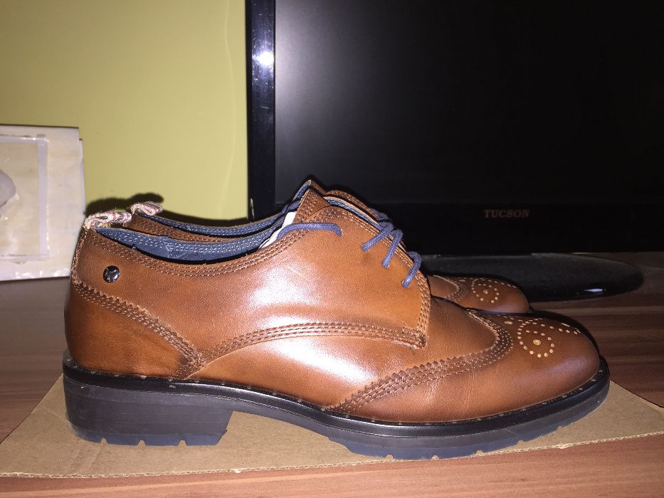 pantofi oxford, noi