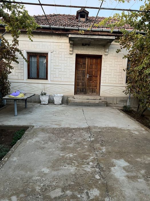 Casă de vânzare în comuna Leu