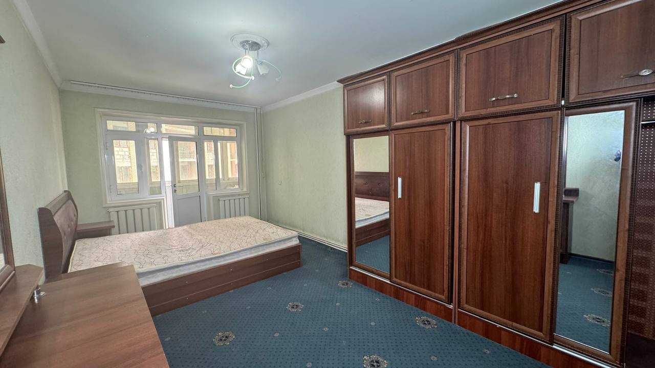 Ватний Дунё маркет 3 хонали квартира сотилади.ID: 286856
