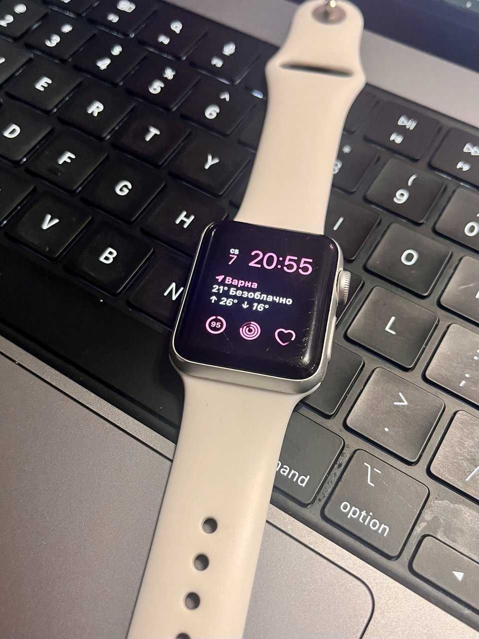 Apple Watch Series 3 GPS 38 mm - Сребрист (за части / за ремонт)