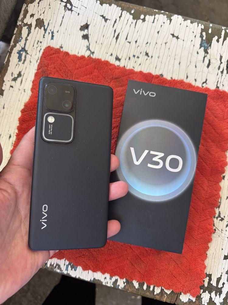 vivo v30 pamit 12.256g holati yengidek karopka ful kamplekt