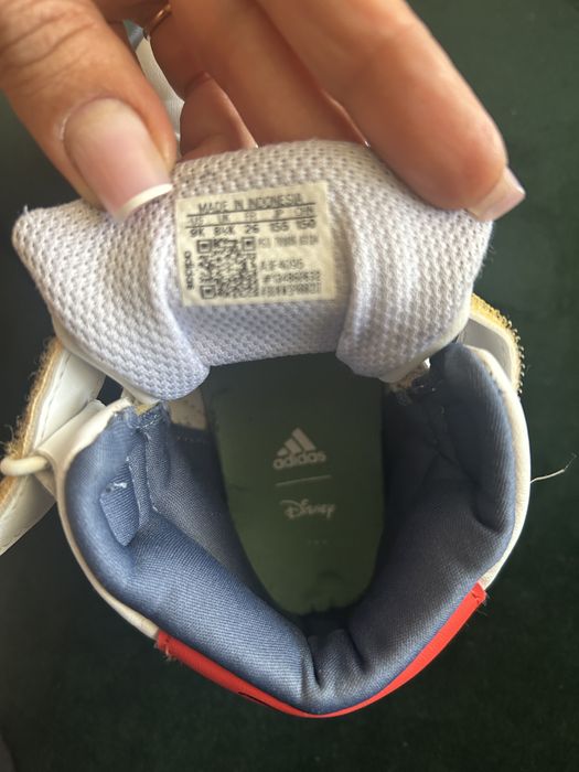 Vand sneakers adidas