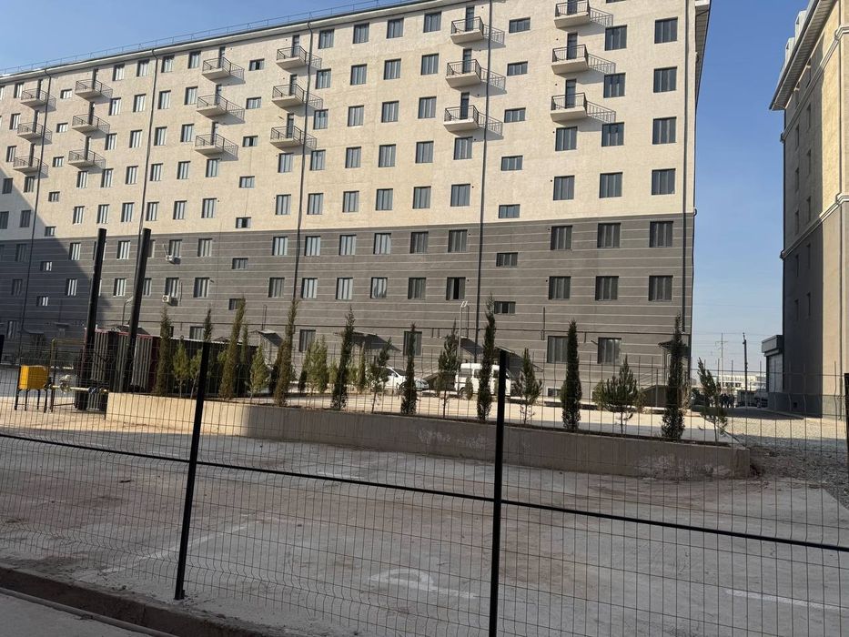 Raysentr bozori yonida 2 xonali kvartira 60²