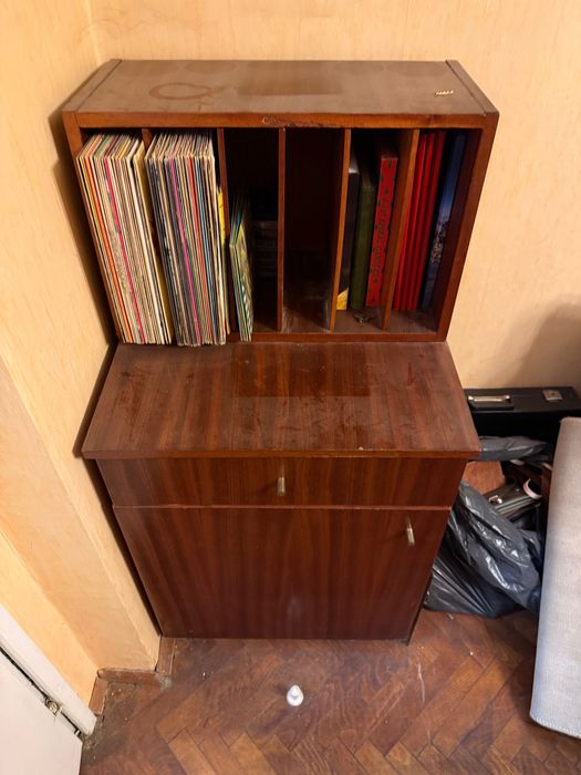 Ретро шкаф за грамофонни плочи