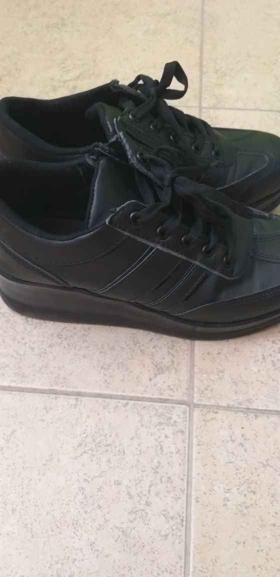 Черни маратонки или ежедневни обувки