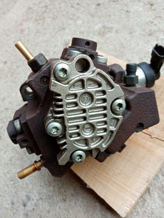 Pompa marit presiune. Injecție. Renault  Vivaro trafic motor 2000
