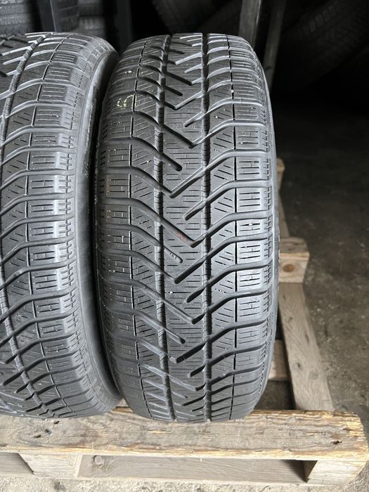 4 anvelope de iarna 185/60/15 Pirelli!
