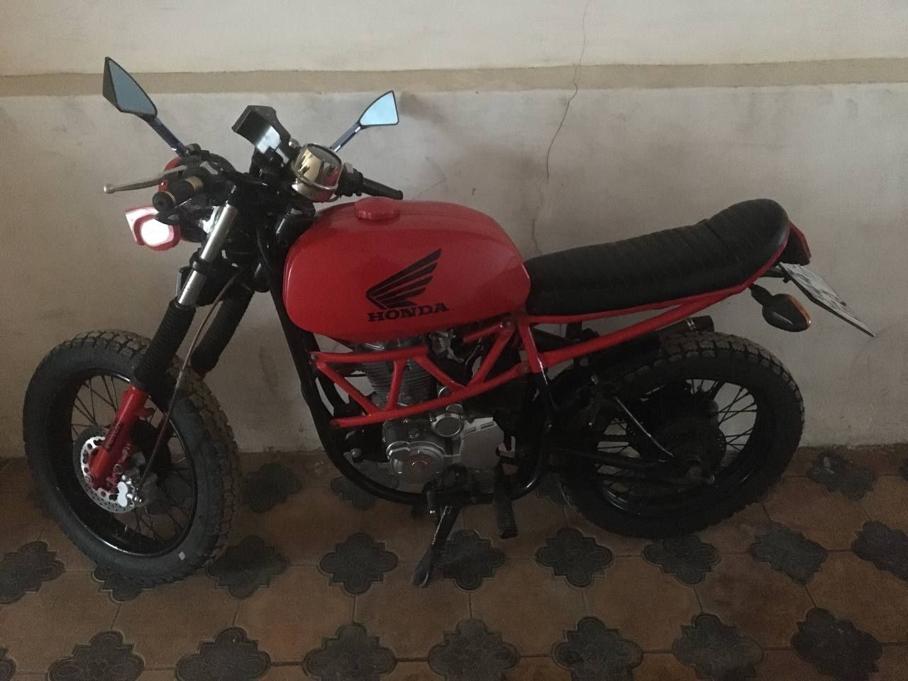 Motosikl sotiladi 800$