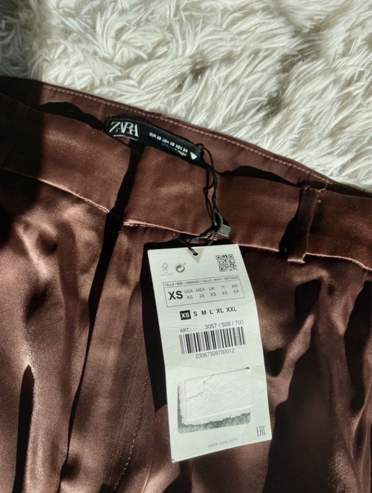 Pantaloni satin Zara xs noi cu eticheta