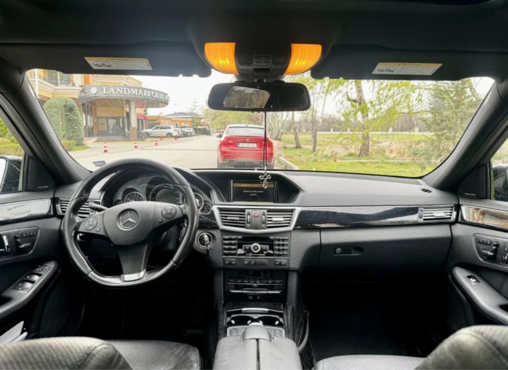 Mercedes E550 w212 2011г