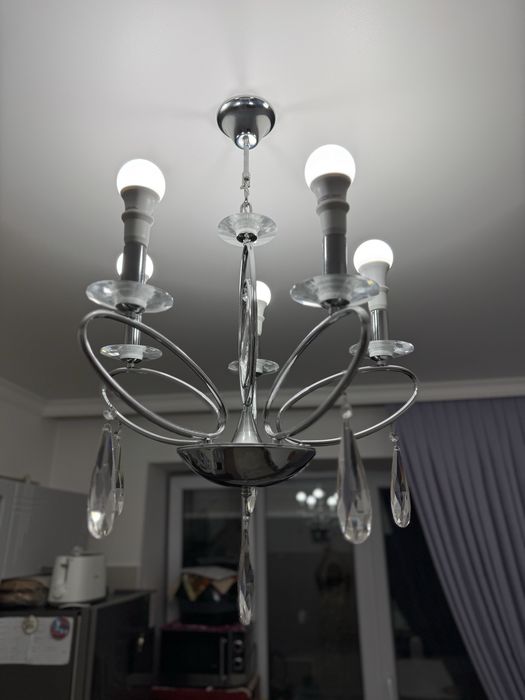 Продам люстры и