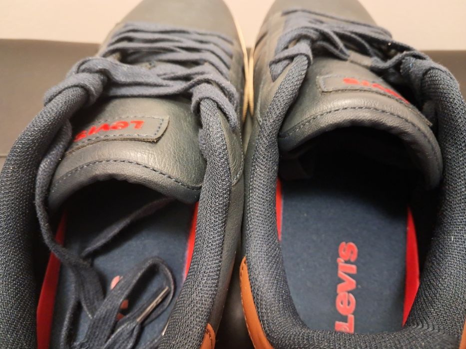 Adidasi Levis din piele mărimea 40