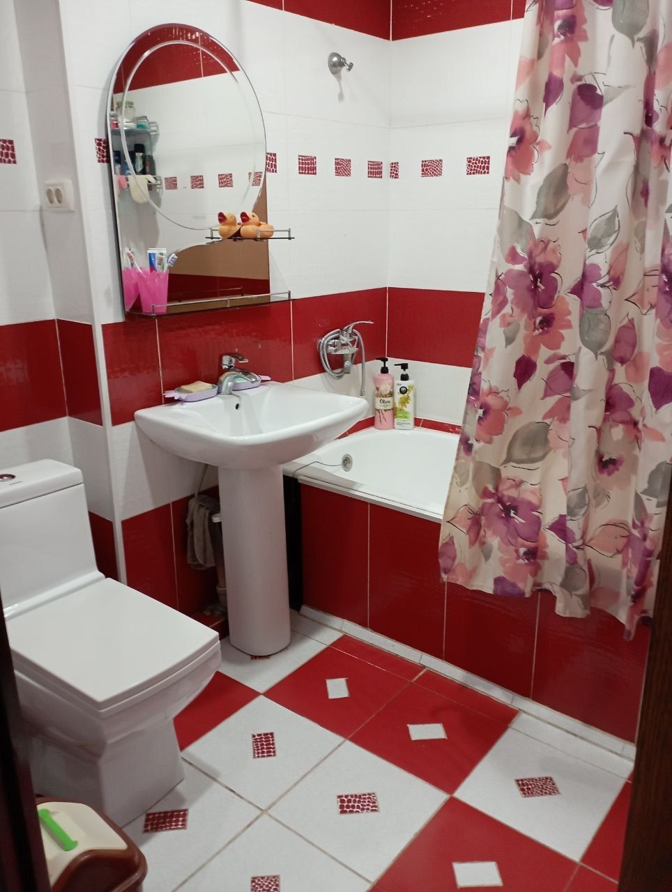 Продаётся 3-х комн. кв-ра, переделанная в 4-х комн., в Чирчике, 9 м/р