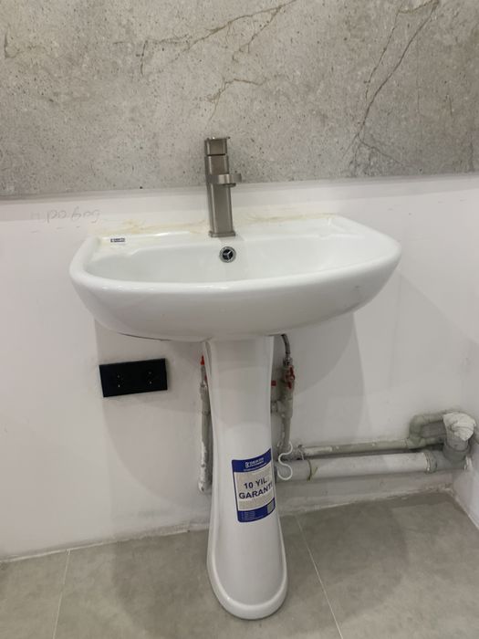 Раковина со смесителем