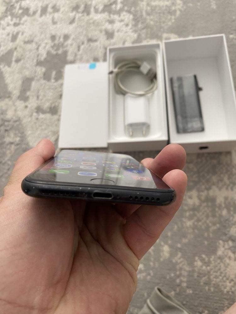 Iphone SE 128 гиг идеально состояние