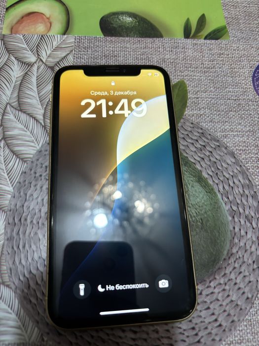 продам iPhone XR