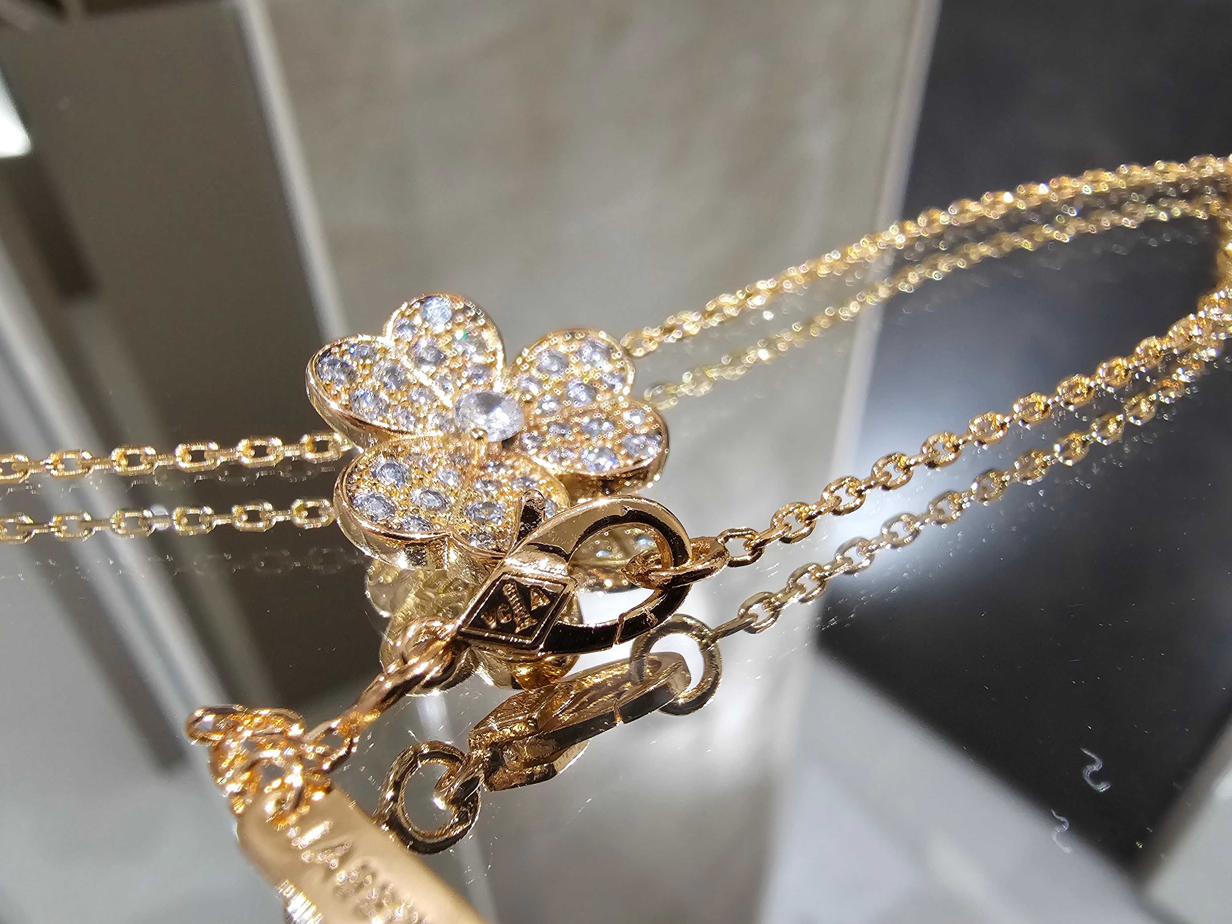 Van Cleef & Arpels VCA Rose Frivole Small Diamond Clover Дамско Колие