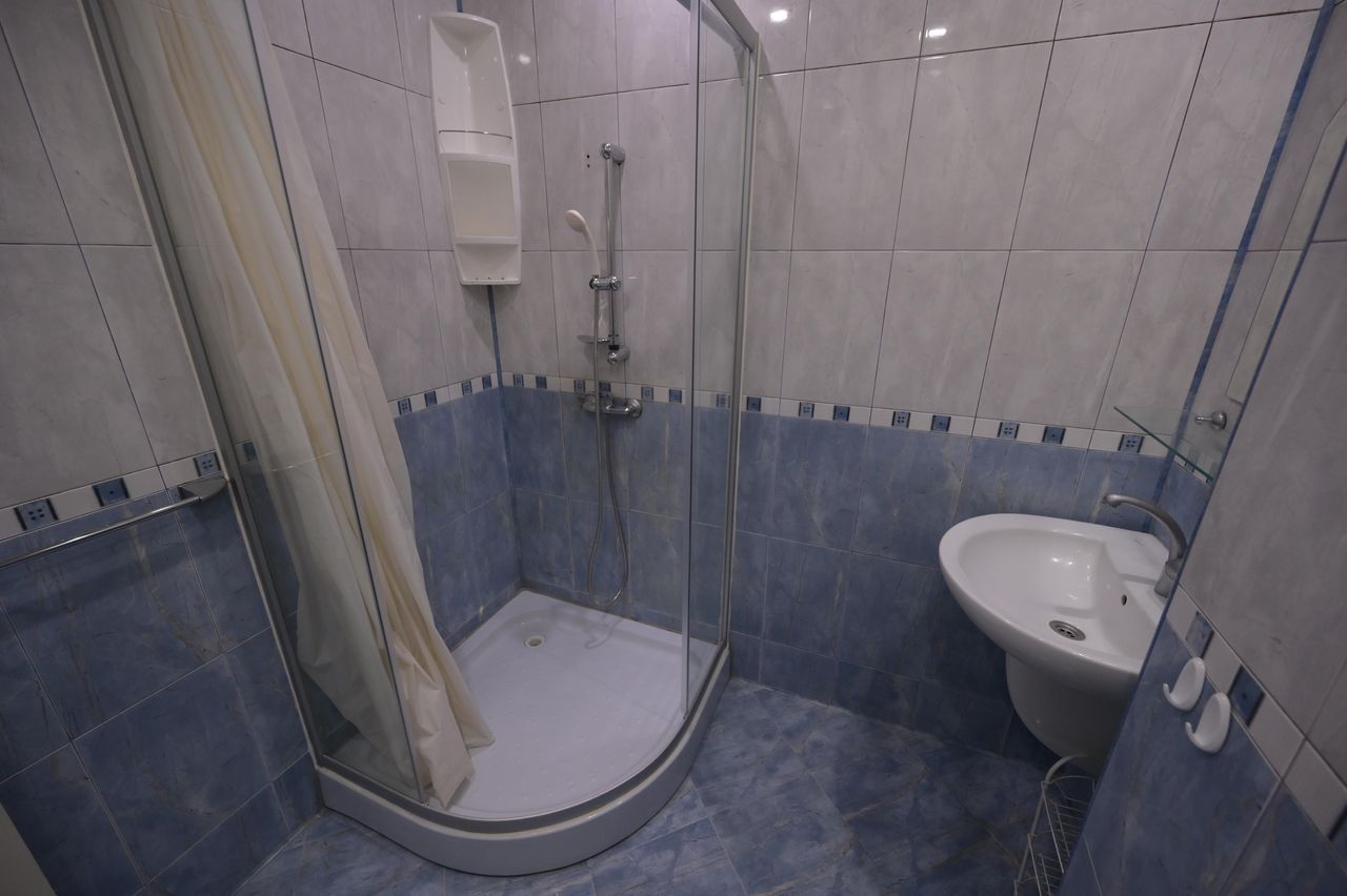 Дава се под наем Тристаен апартамент в Пловдив, Кючук Париж - 90 кв.м за 425 € - Снимка #11
