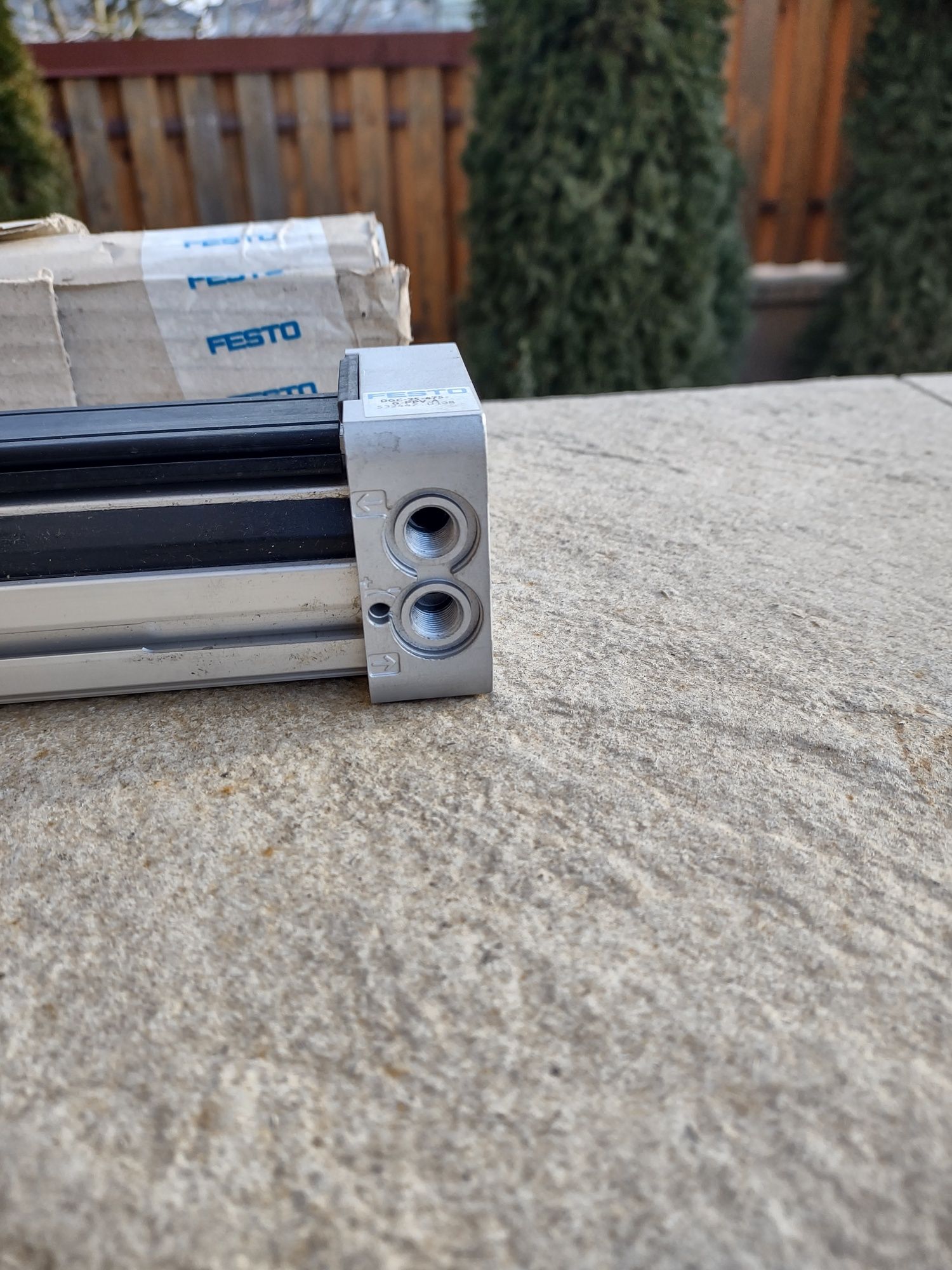 Cilindru piston pneumatic Festo