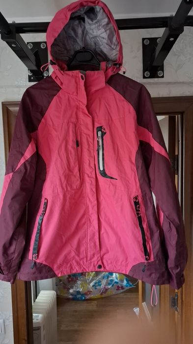 Отдам за рис женские куртки