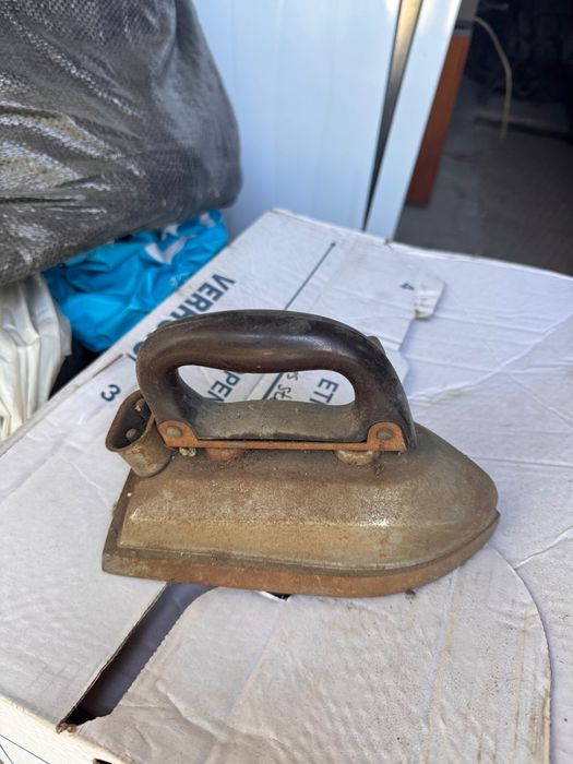 Грамофон, телевизор и шевна машина