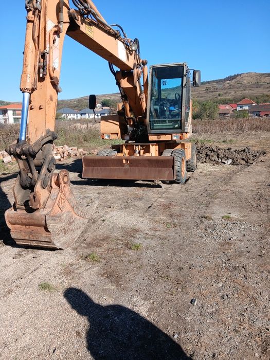 Excavator Case 688B compact