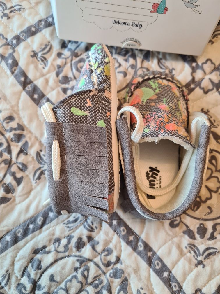 Papucei de vară, multicolori, noi, mărimea 19