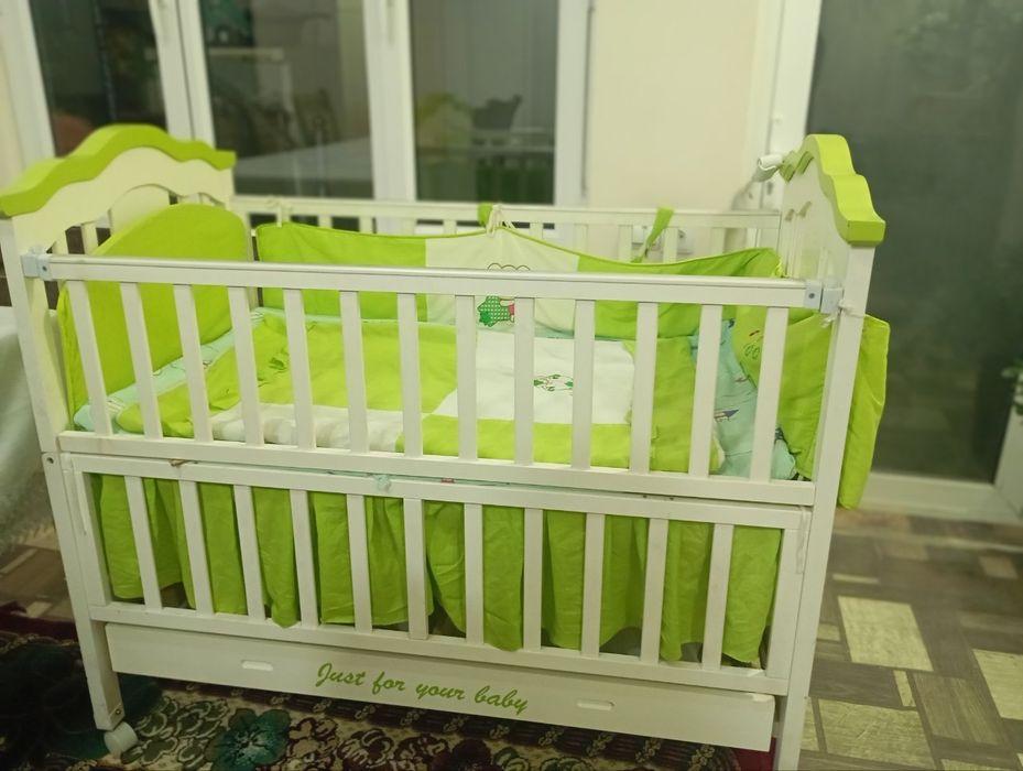 Detski karavat sotiladi srochna