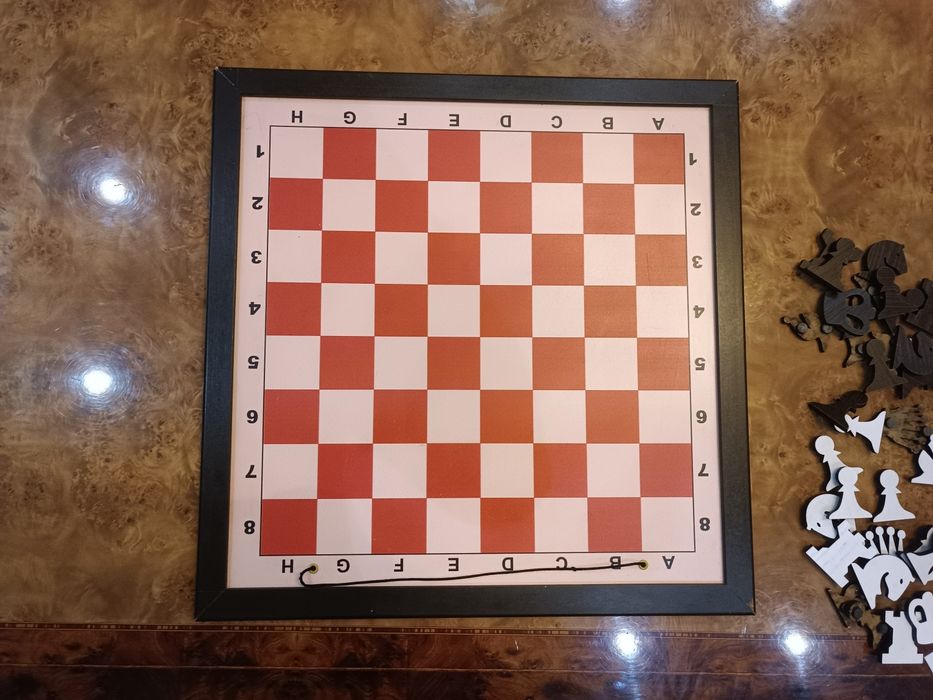 Shaxmat doskasi va donalari