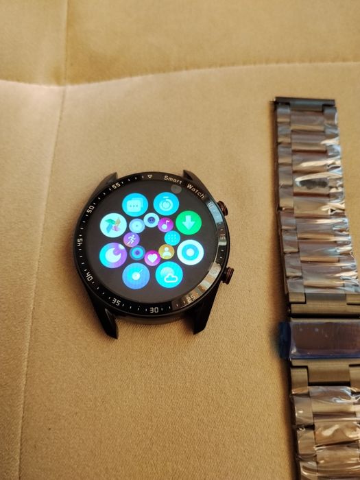 Смарт часовник чисто нов