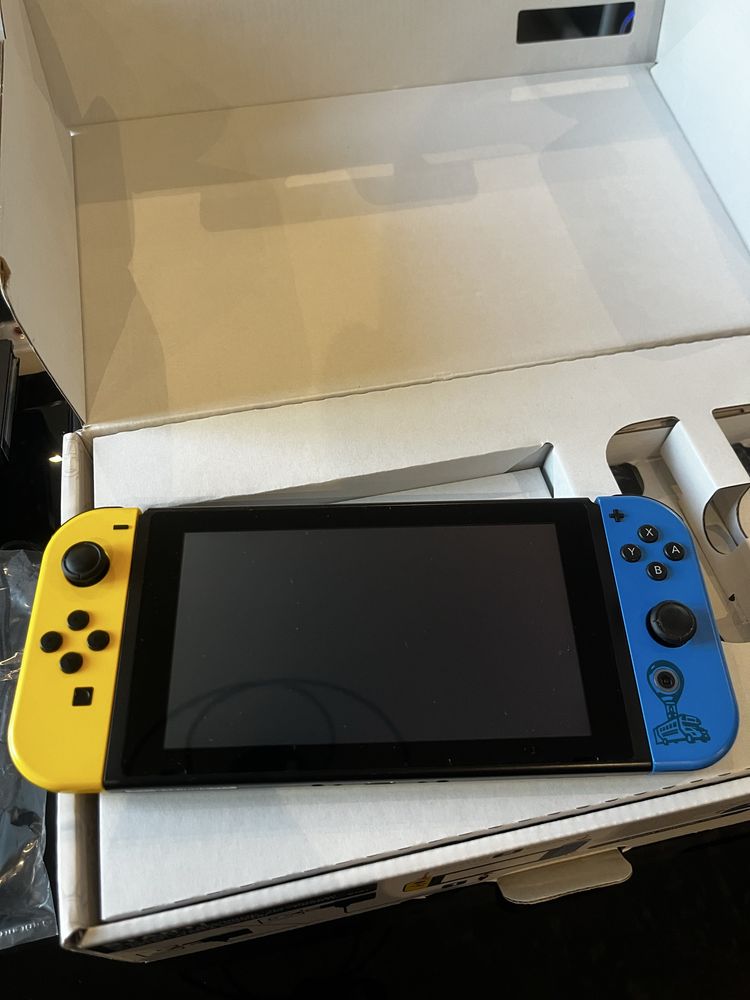 Nintendo Swich + 4 Игри + Калъф