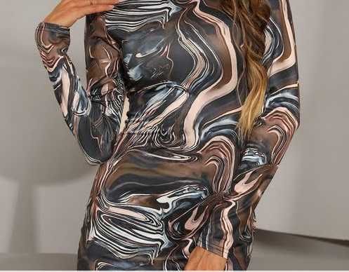 Секси рокля с дълъг ръкав с абстрактни вълнички