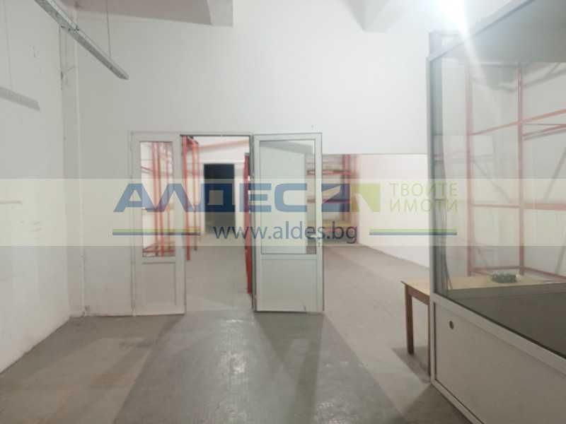 Отдава се склад в Хладилника до спирката на трамвая!