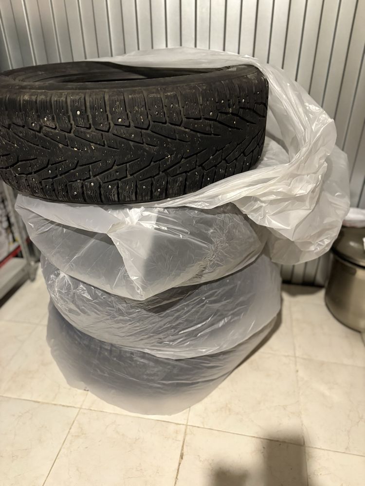 NOKIAN  шипованные зимние                     235/65 R 17 108T XL