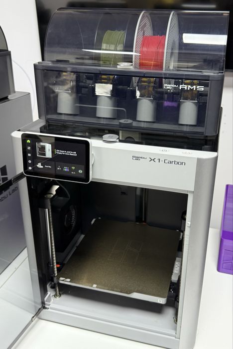 Vand imprimanta 3D Bambu Lab x1 Carbon varianta cu AMS