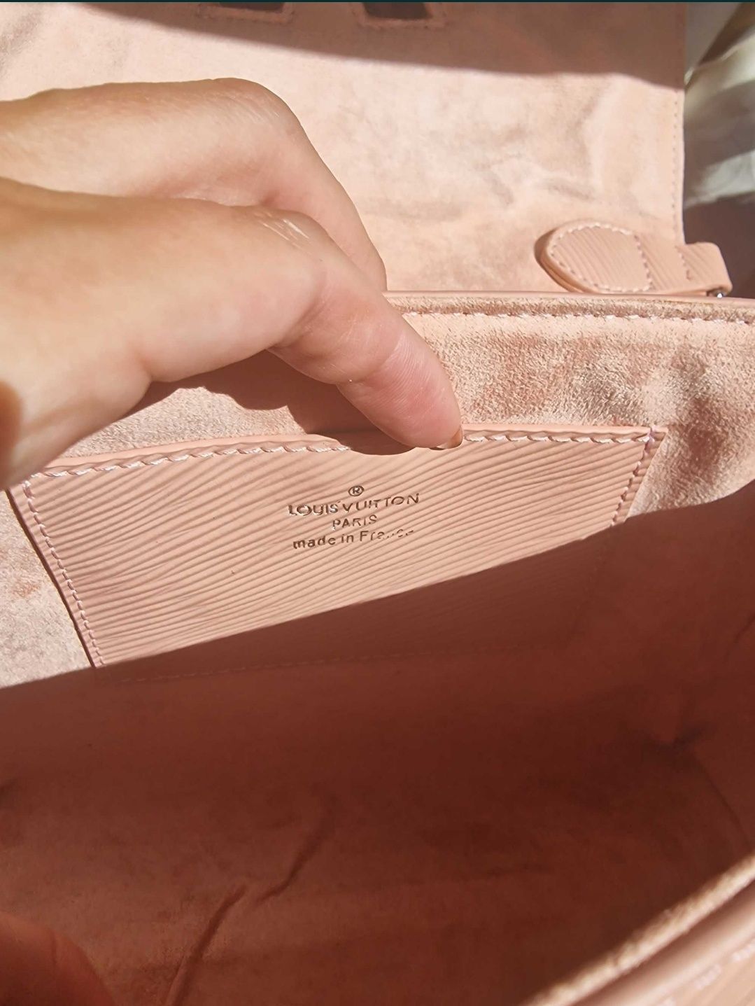 Чанти до 350лв (Valentino; Burberry)