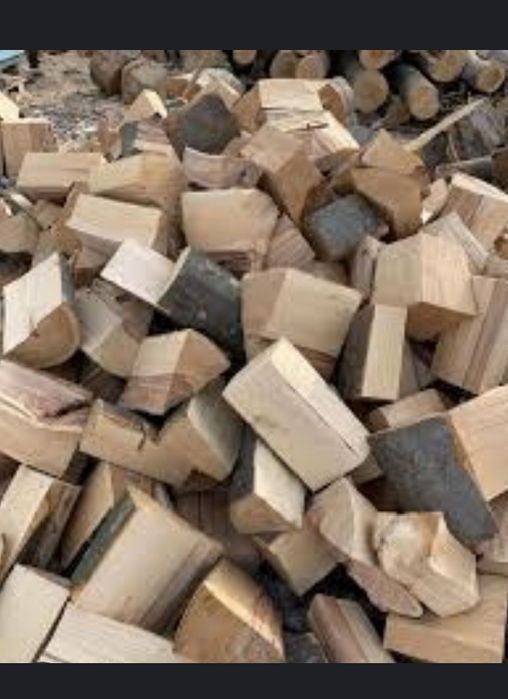 Ofer servici de tăiat și crăpat lemne