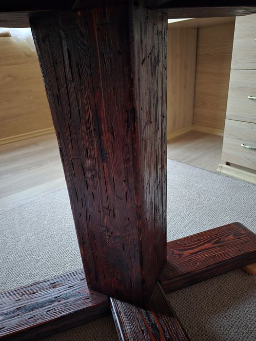 Маса от бял бор цвят череша.