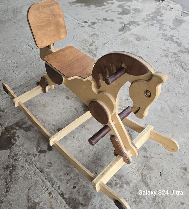 Продаю детскую лошадку-качалку